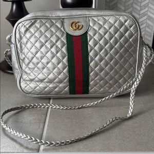 Gucci 100% authentic Trapuntata crossbody Camera Bag Quilted Leather
